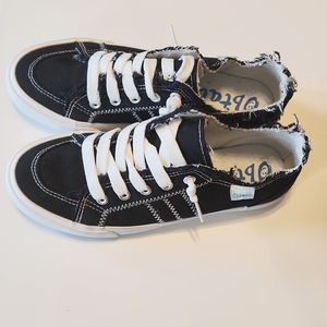 Women's black obtaom shoes